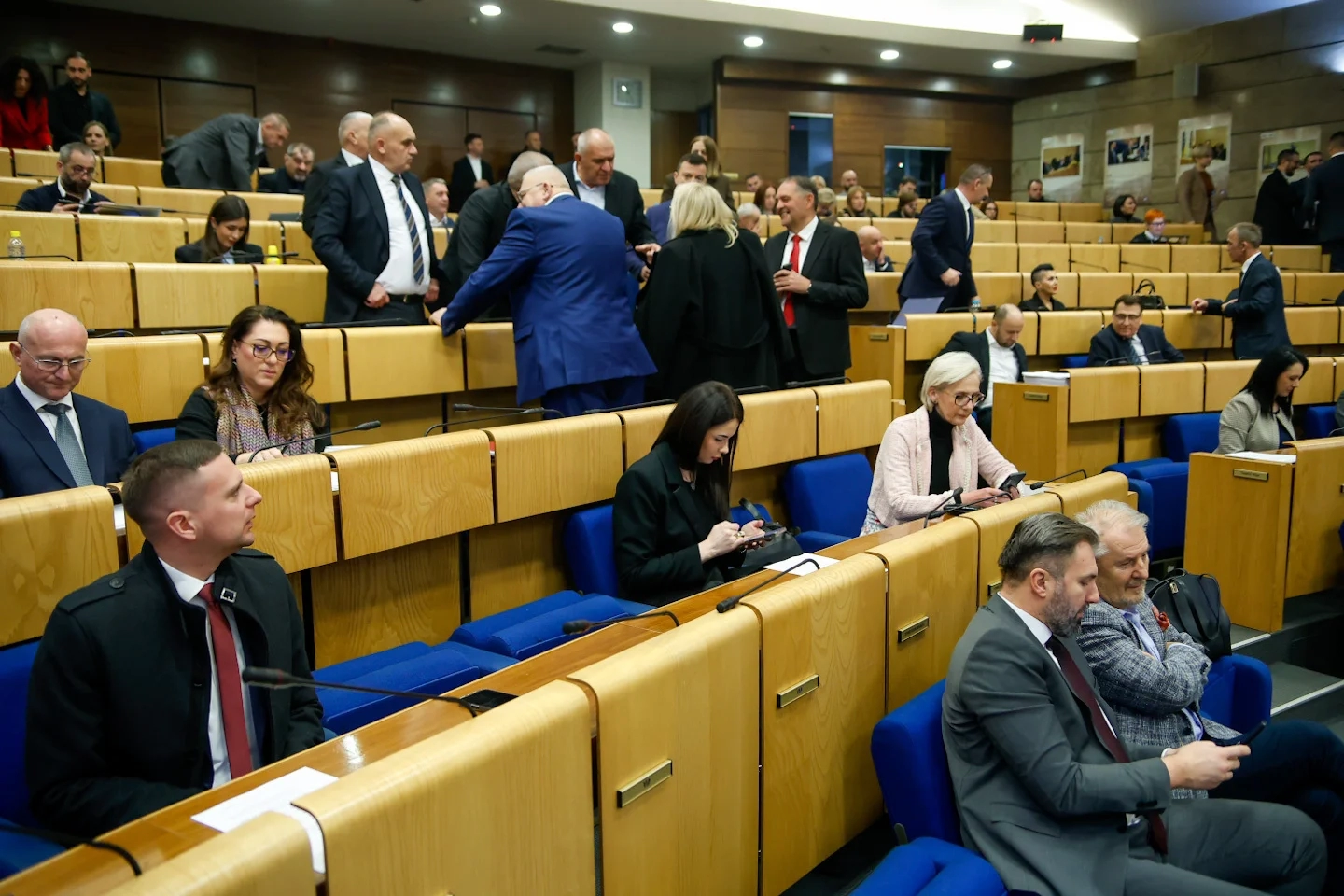 Jad i čemer aktualne vlasti: Kolektivni odmor počinje u kolovozu, ali Parlament Federacije je na njenu već mjesecima